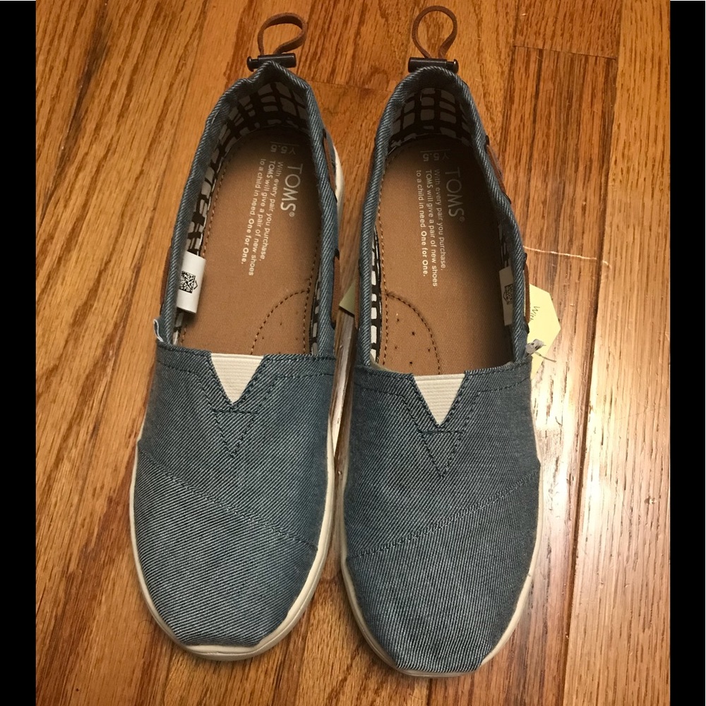 TOMS youth Bimini Chambray PRICE IS FIRM